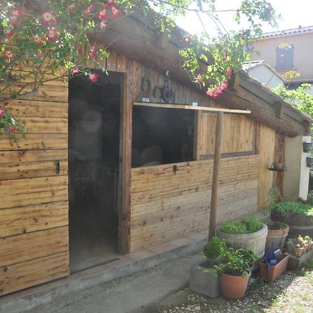Bed and Breakfast La Ferme De Tonton Jules Et Mame Julia Entraigues-sur-la-Sorgue Esterno foto